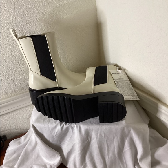 Chelsea Boots 7 New in Box - Picture 6 of 6